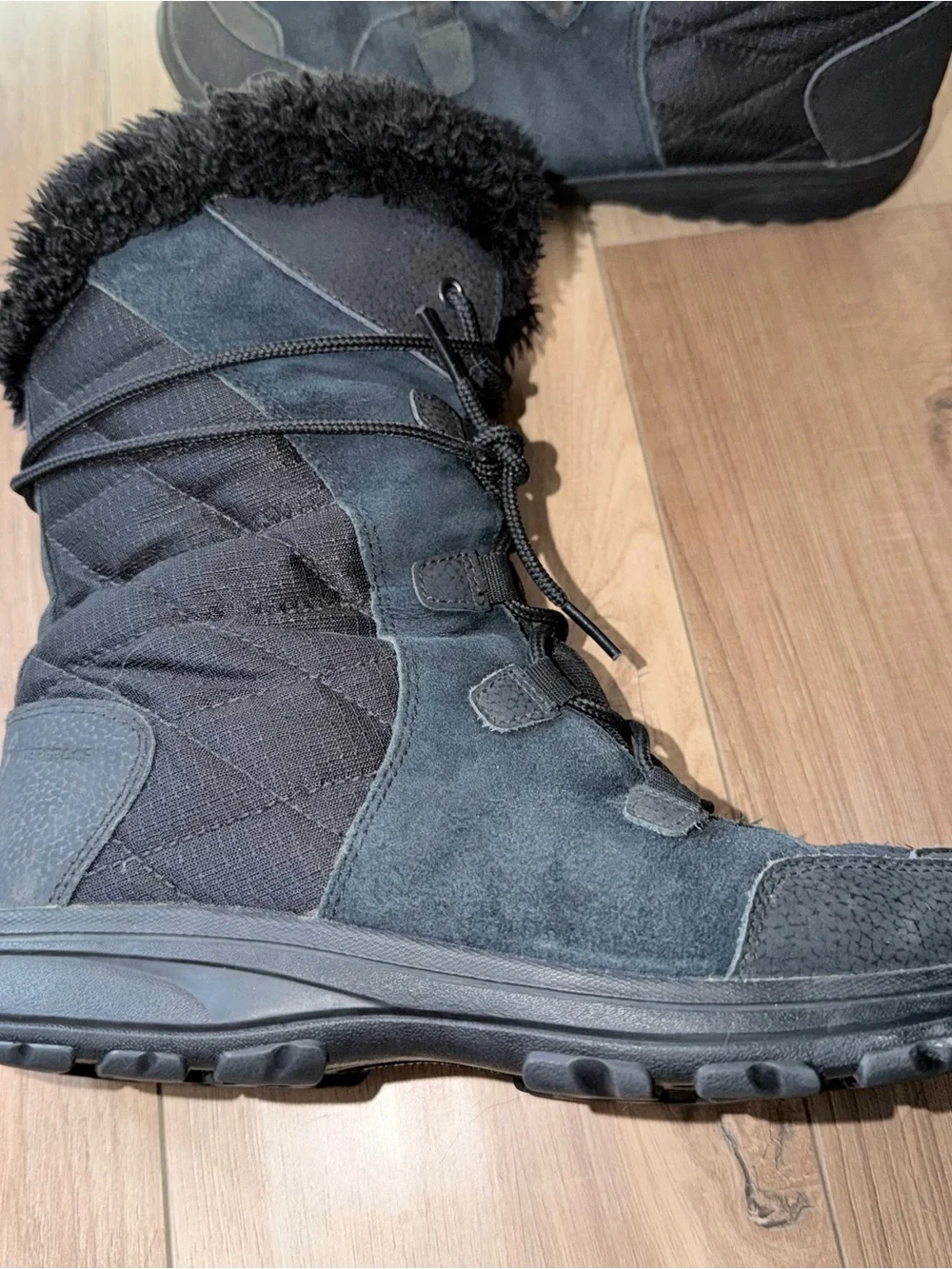Columbia Black Women's Winter Lace-Up Faux Fur Cuff Boots